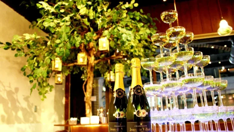 渋谷の貸切イベントスペースなら『渋谷ガーデンルーム3F』。ケータリングや飲み放題などがついて無料オプションも盛りだくさん!