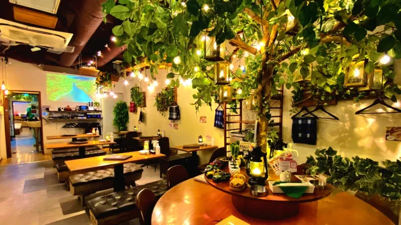 渋谷で貸切パーティールームをお探しならココ！ドライフラワーが可愛い15名～45名様向けのおしゃれな空間。カラオケやゲームも楽しめる！渋谷駅徒歩1分の好立地でアクセス抜群。