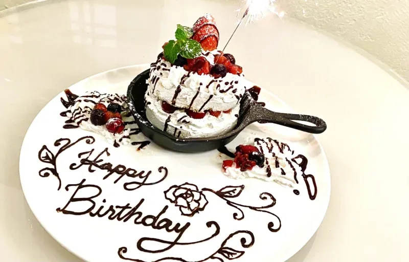 「渋谷ガーデンルーム３F」は、貸切に特化したおしゃれ個室居酒屋です！
貸切誕生日パーティーはお任せください！
無料ケーキも付いてくる！