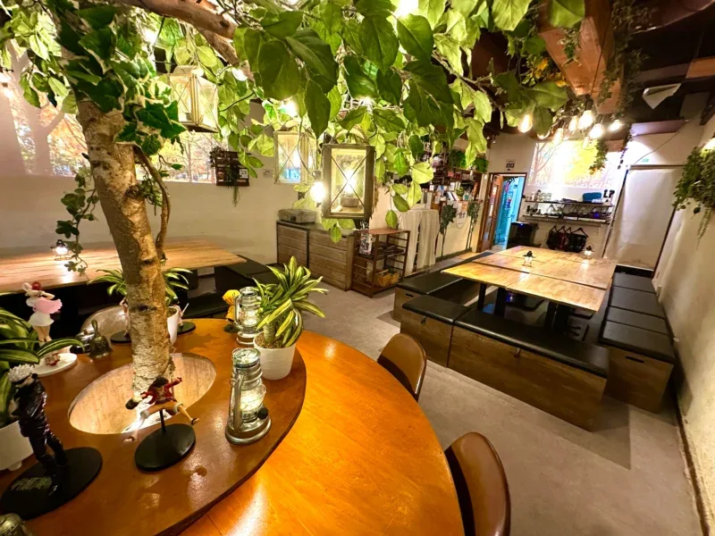 渋谷駅徒歩数分、アクセス抜群！広々としたおしゃれな空間で、大人数向け貸切スペースです。結婚式の二次会や誕生日パーティー、企業イベントなど、様々なシーンでご利用いただけます。